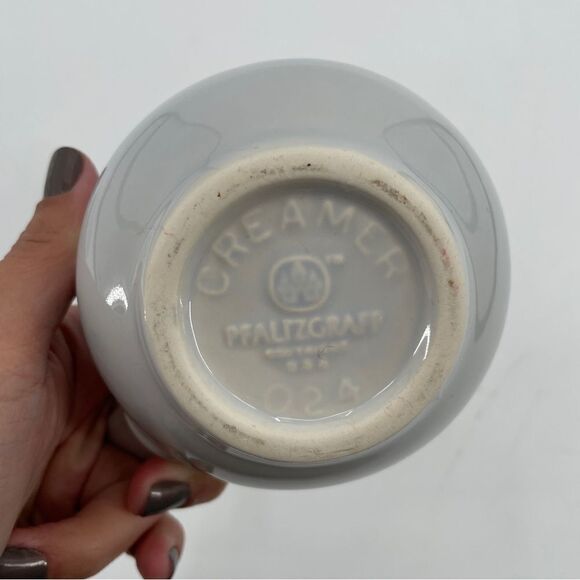 ~Pfaltzgraff Vintage Blue Rose Pattern Creamer Pitcher and Plate Set - Picture 3 of 10